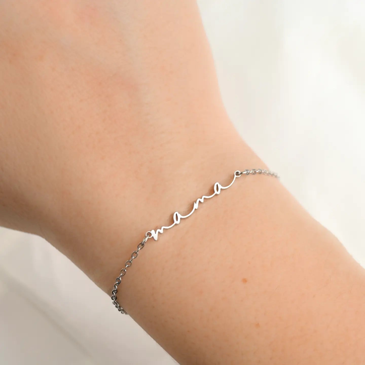 Dainty Mama Bracelet - Mom Bracelet