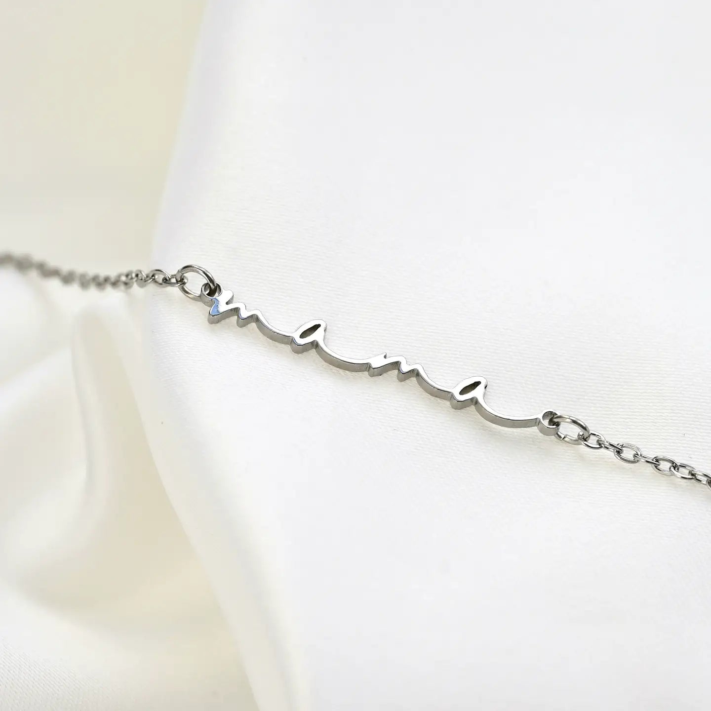 Dainty Mama Bracelet - Mom Bracelet